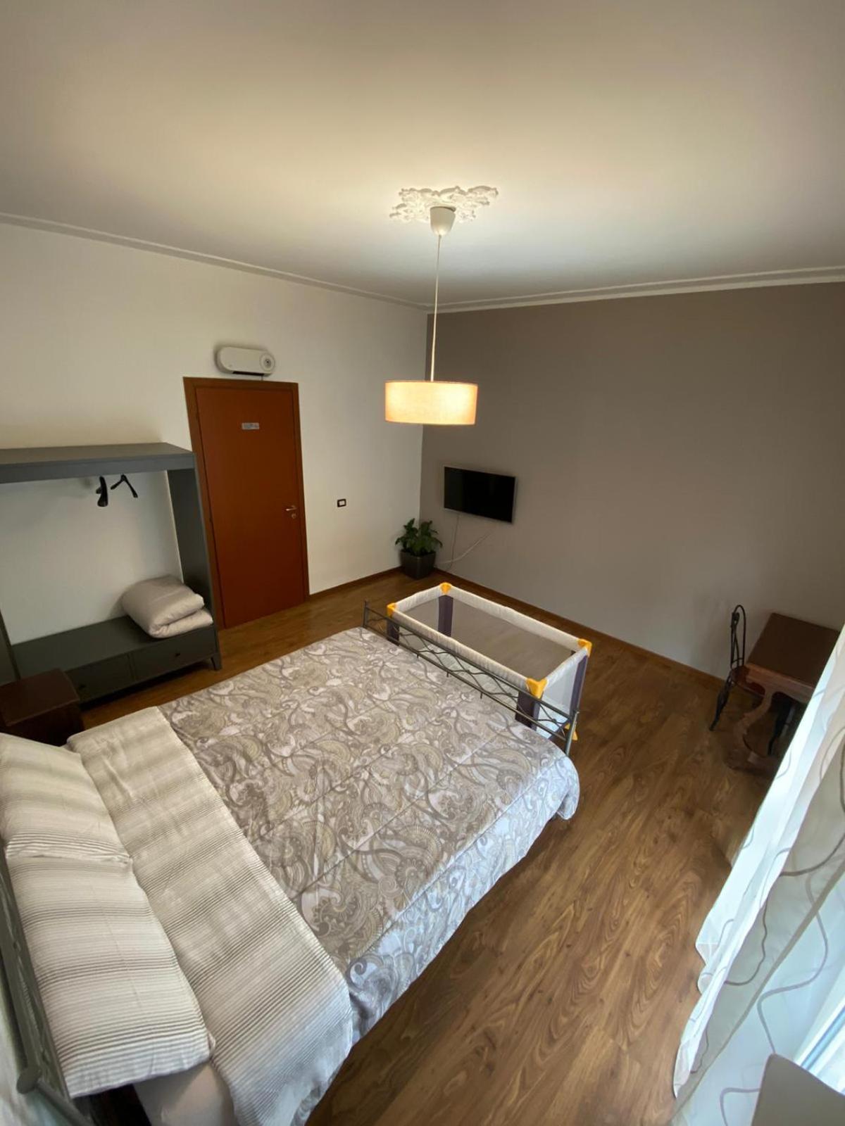 Hotel Hlux Oi Affiₜₜacaₘere Piacenza Exterior foto
